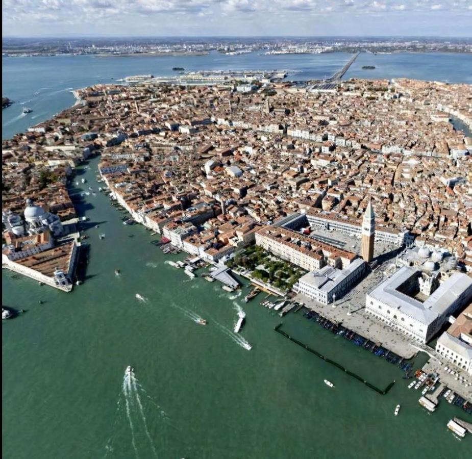 Honeymoon Venice Exterior photo